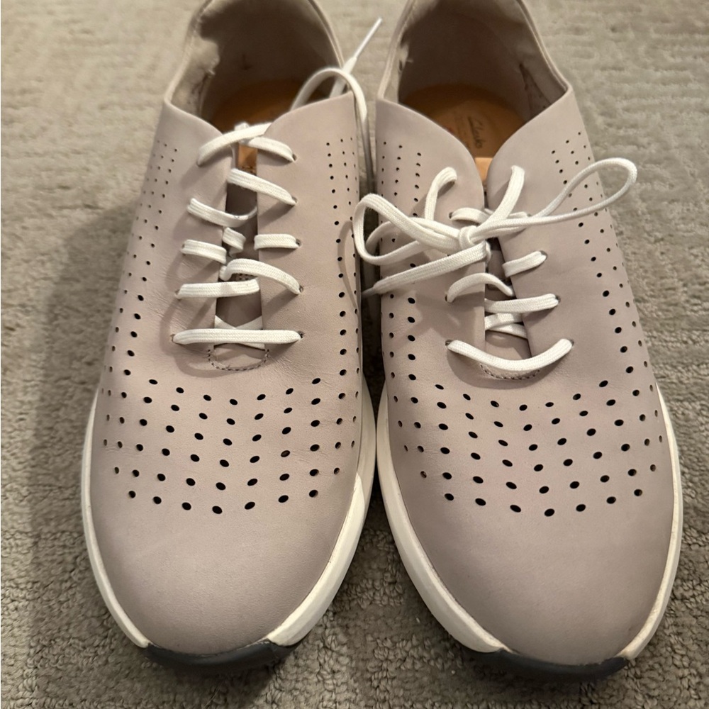 Clark’s Stylish Perforated Sneakers in Light Gray